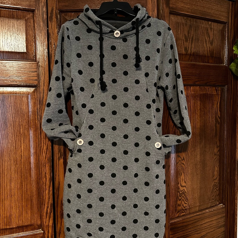 Long sleeve hoodie dress. Gray with black polka dots.